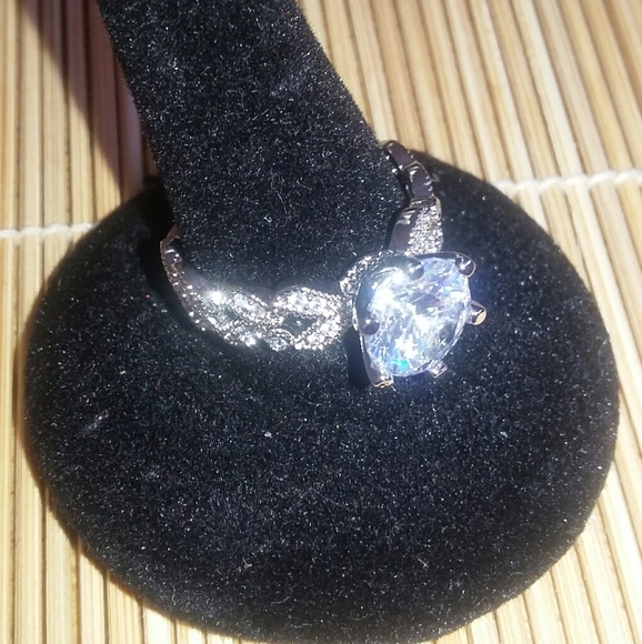 Jewelry - Gorgeous 925 Sterling Silver Cubic Zirconia Ring